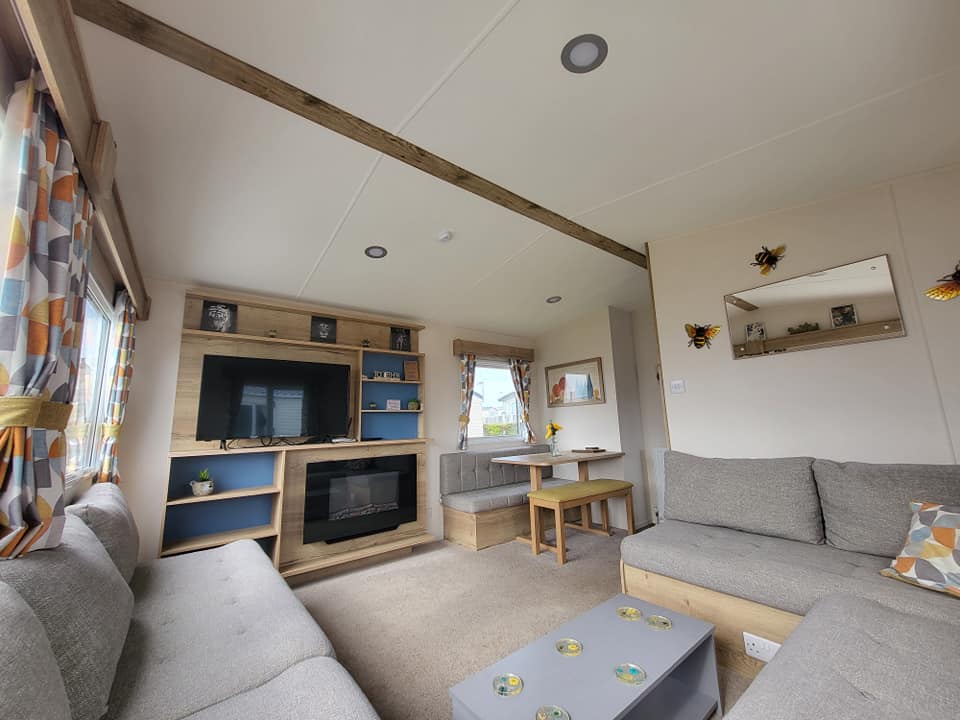 LauragRN21's tweet photo. fancy a get away to Haven Blue Dolphin?  A small deposit secures your required dates. Everything you need in the kitchen, full wrap round decking, parking, sleeps 6, ensuite toilet in main bedroom, free WiFi, TV in each bedroom to make more space for those that may need some time https://t.co/q5HWTCAStP