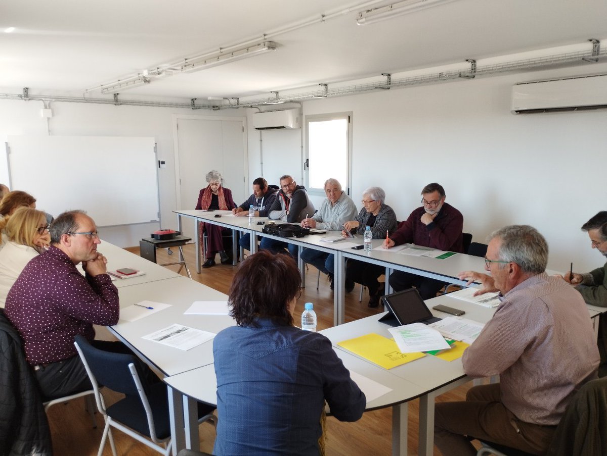 Micropobles's tweet image. ✳️Trobada amb ajuntaments del Segrià i les Garrigues al nou Centre d’Interpretació de les Energies d'#Almatret!

👉Renovables i estalvi energètic
👉Desenvolupament local sostenible i creació d’ocupació als #micropobles
👉Estatut del Municipi Rural
👉Agenda Rural

#SomBatecRural💚