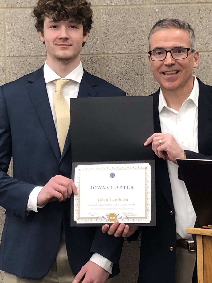 #AidanLamborn @NPHuskiesFB was one of 7 high school seniors from Iowa honored by Iowa Chapter of the National Football Foundation for outstanding achievement as a scholar athlete Saturday.He owns a 4.00 GPA & will attend @IowaStateU #iahsfb @IHSAA  @NPHuskies #HuskyNProud