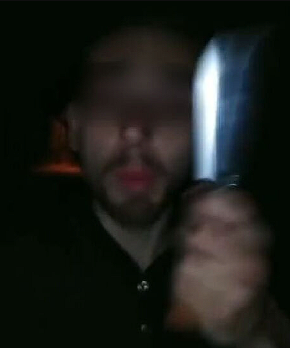 McSkyzyoutube's tweet photo. Florian T. retourne en prison après l'appel à l'aide de Lucile sur Twitter.

* Il a déjà effectué deux séjours en prison (🤡) pour ces faits. Interpellé la semaine dernière,  il a été placé en détention dans l’attente d’une comparution en mai.

https://t.co/YzYayyLm4d https://t.co/FNpQQuau8v