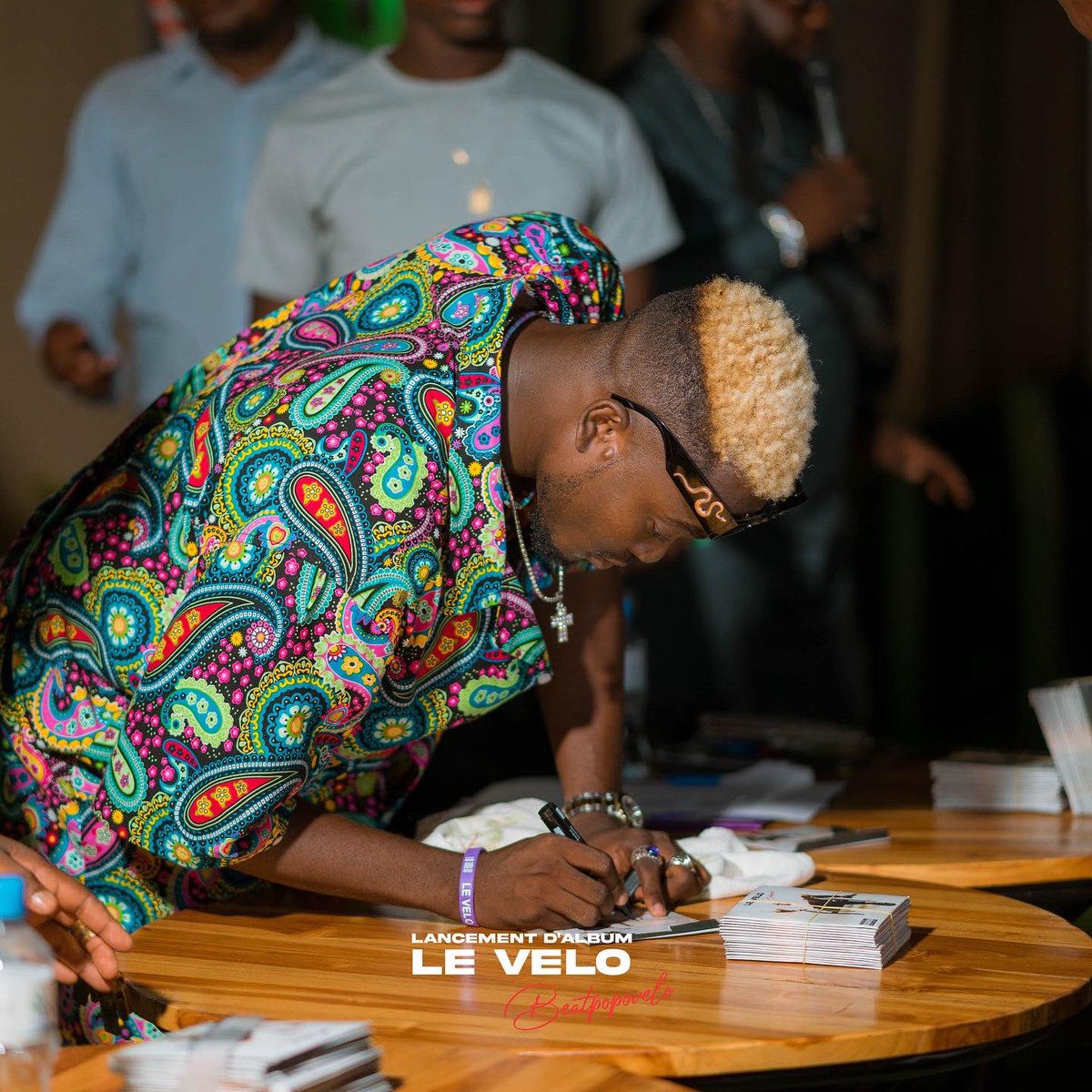 beatpopovelo's tweet photo. Le  Samedi dernier 01Avril s'est tenu à Burger Fabric kégué le lancement de mon premier album solo "LE VELO". Une réussite grâce à Dieu et à vous .Mes remerciements à vous familles,artistes , amis,fans et tous les hommes de media qui étaient présents.
ALBUM "LE VÉLO" disponible https://t.co/x4ThKdgVM7