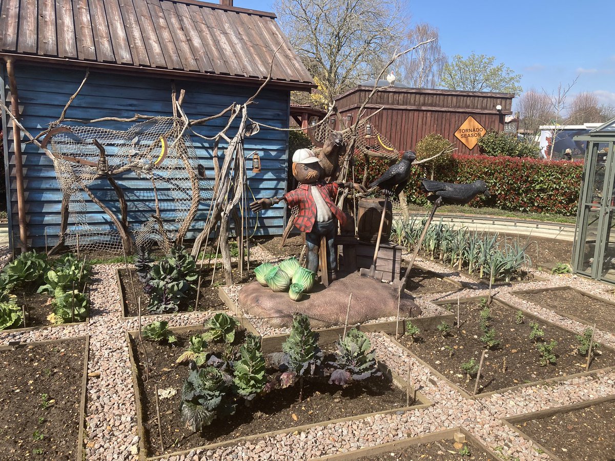 TeamFour's tweet image. I have spent 7 hours at Peppa Pig World with my niece &amp;amp; brother today. I now have a very large gin &amp;amp; tonic….