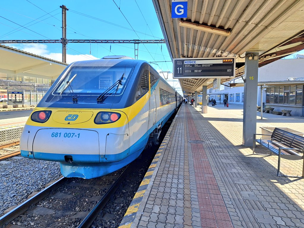 superalbs's tweet photo. Now riding the @ceskedrahy_ #SuperCity #Pendolino, all the way from Košice to Praha hl.n.! 🇸🇰🇨🇿

Riding in First Class today, so I get a free drink of Bohemian Sekt and a snack from the @_DiningCar! 😋 https://t.co/Ng7ugQL6h6