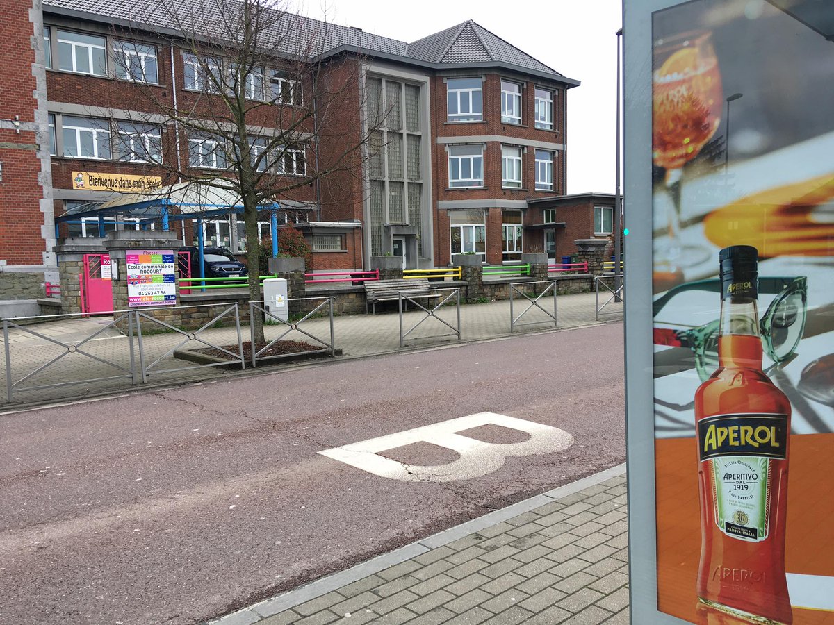 #Publicité pour l' #alcool devant des #écoles primaires à #Liège : à quand l'enlèvement des panneaux aux abords des établissements scolaires ? #plan alcool #interfederal
<a href="/Willy_Demeyer/">Willy Demeyer</a> @HupkensJean