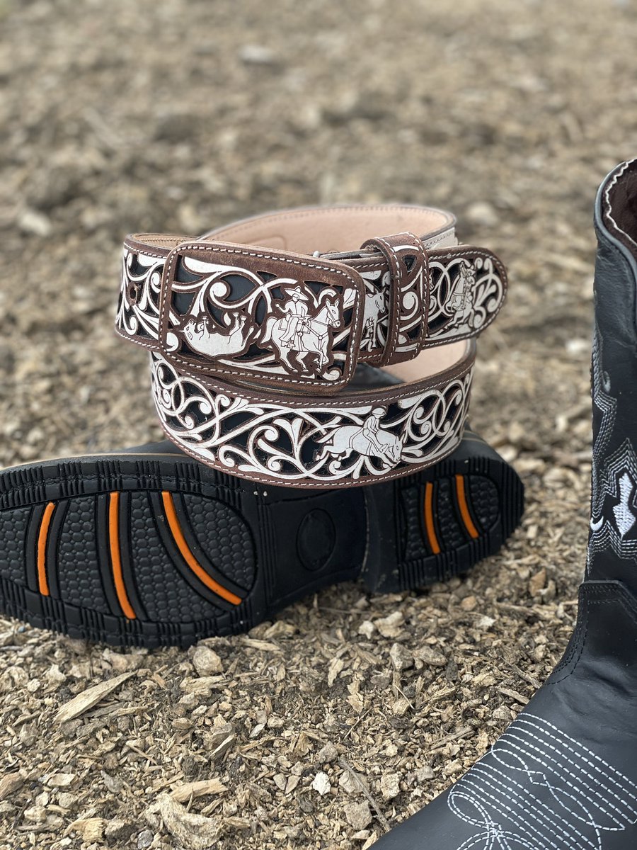 rodeodurango's tweet photo. The set you need. Order Now.
🔎Shop: Black Square Toe Rodeo Boot
🔎Shop: Suerte Charra Design Brown and Black with White Chiseled Charro Leather Belt
Both products in stock & ready for purchase!
#rodeodurango #westernwear #boots #belts #cintos #western https://t.co/BVwXpurqfh