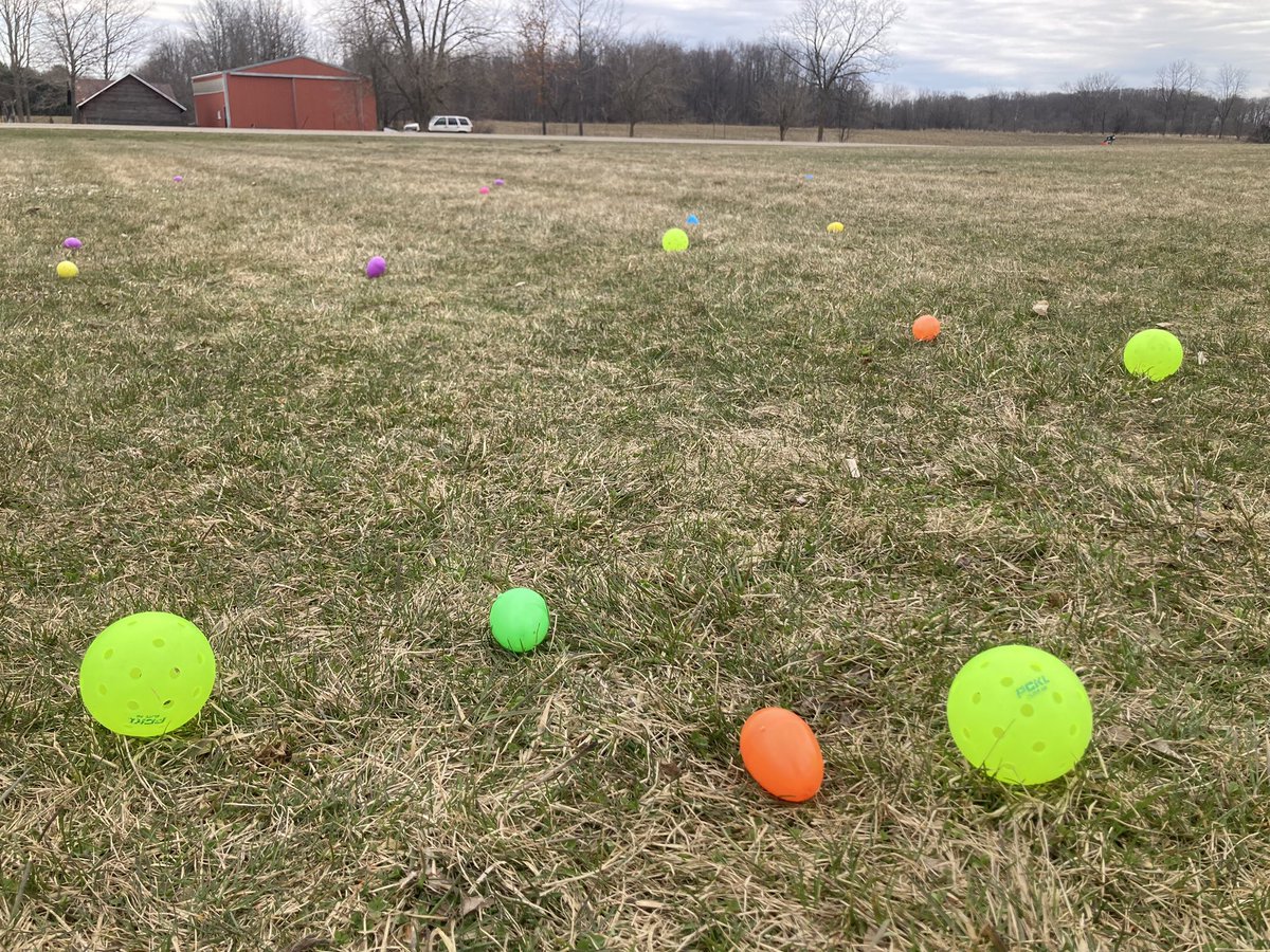 Matulisj's tweet photo. Egg hunt tag today in #physed @PCKLBall https://t.co/NTKIxPVDtL