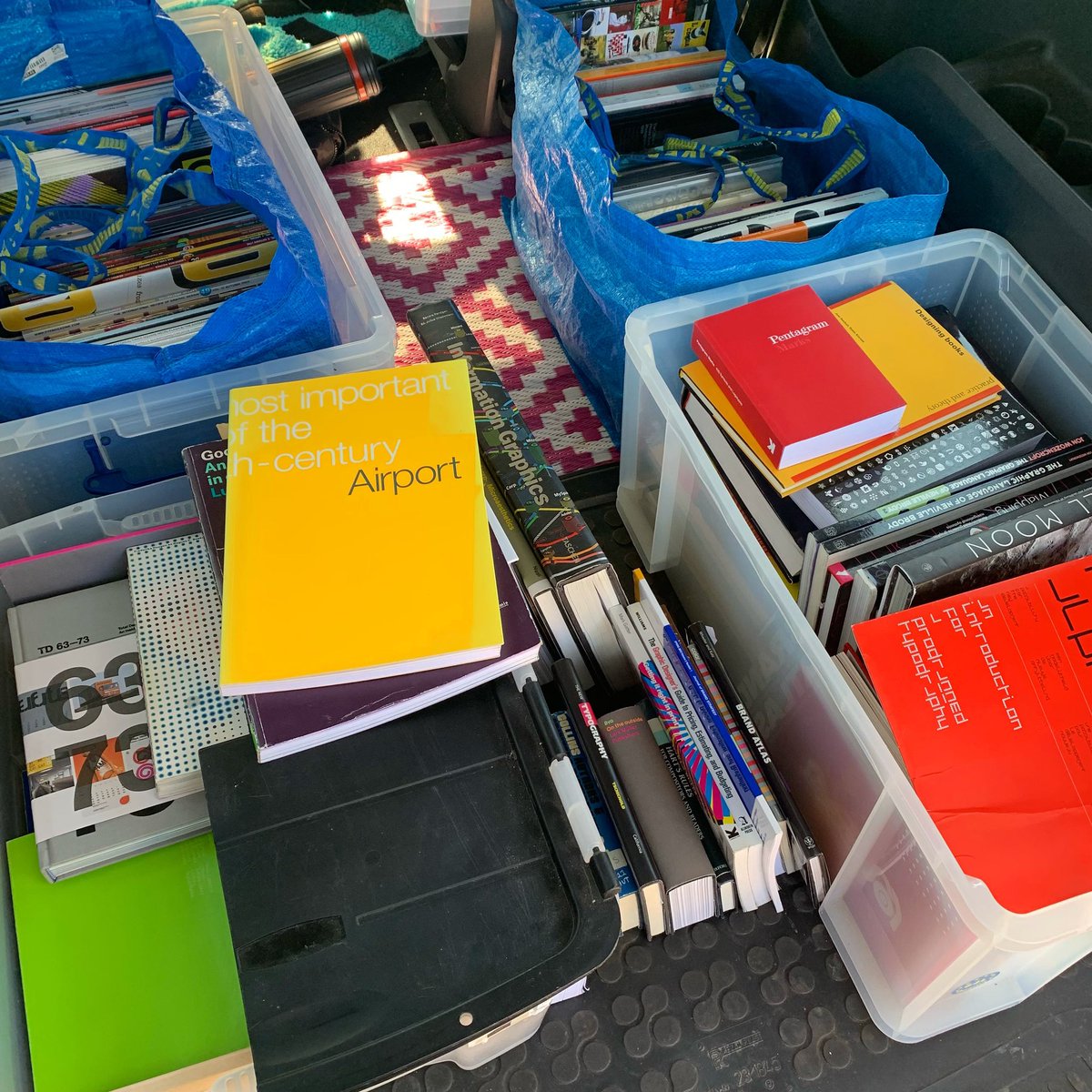 ThePrintArkive's tweet image. Road trip…

Took a 500mile road trip from Falmouth to Oxford and picked up a nice collection of more modern titles. A fair deal with a great guy! And a few for the personal collection in the mix which is always a bonus!

#bookshop #graphicdesignbooks #designbooks #typograpybooks