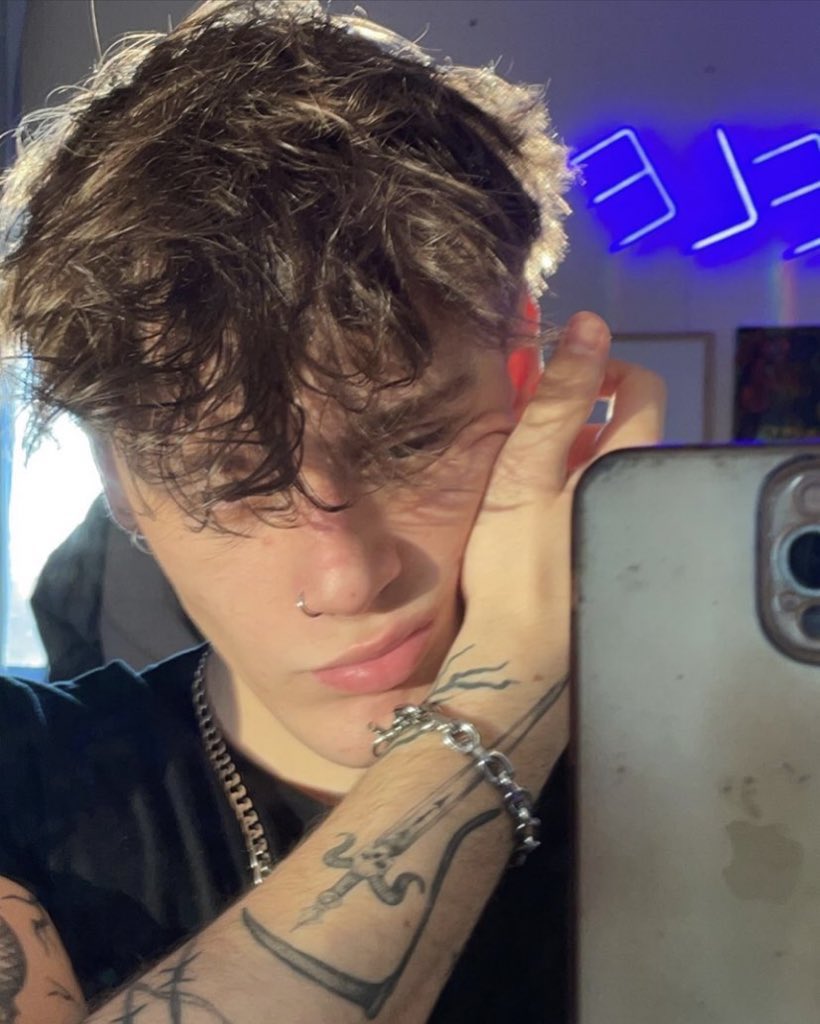 _NoahJensen's tweet photo. hola, mi nombre es noah jensen, no soy nuevo pero estuve algo inactivo. den fav y rt porfa, y de paso amiguen conmigo. https://t.co/DP1S4ZMaS8