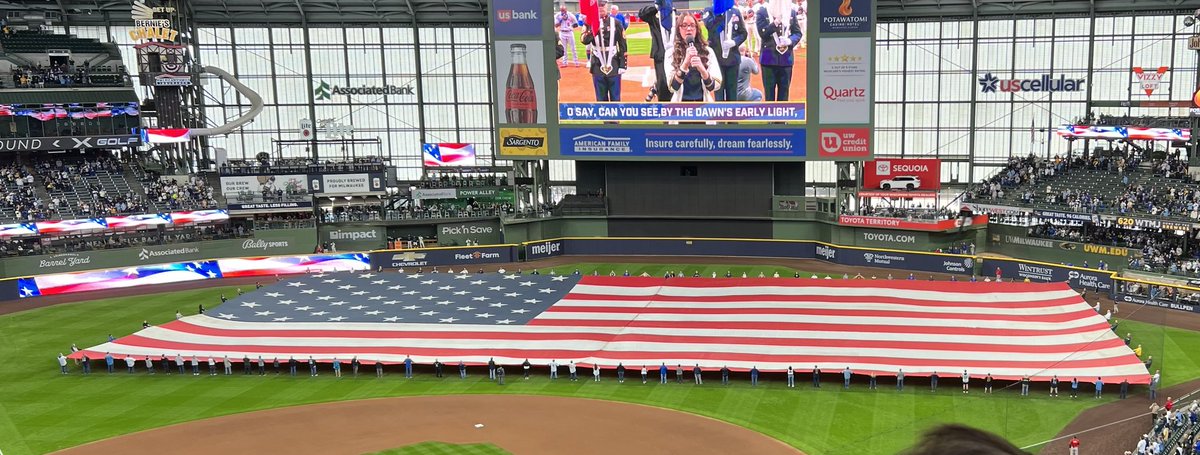 FrontRowTim's tweet photo. Opening Day at Am Fam Field #OnWisconsin. #Brewers https://t.co/vXjToImCcy