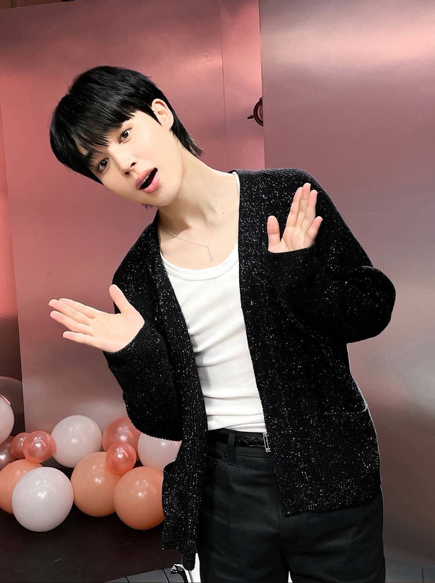 Junkooklove22's tweet photo. ARKADAŞLAR BTS İSTER VE YAPAR!
İmkansız de izle..
#Like_Crazy
#JiminNo1Hot100
#LikeCrazyNo1Hot100 https://t.co/Bmv9q39j3T