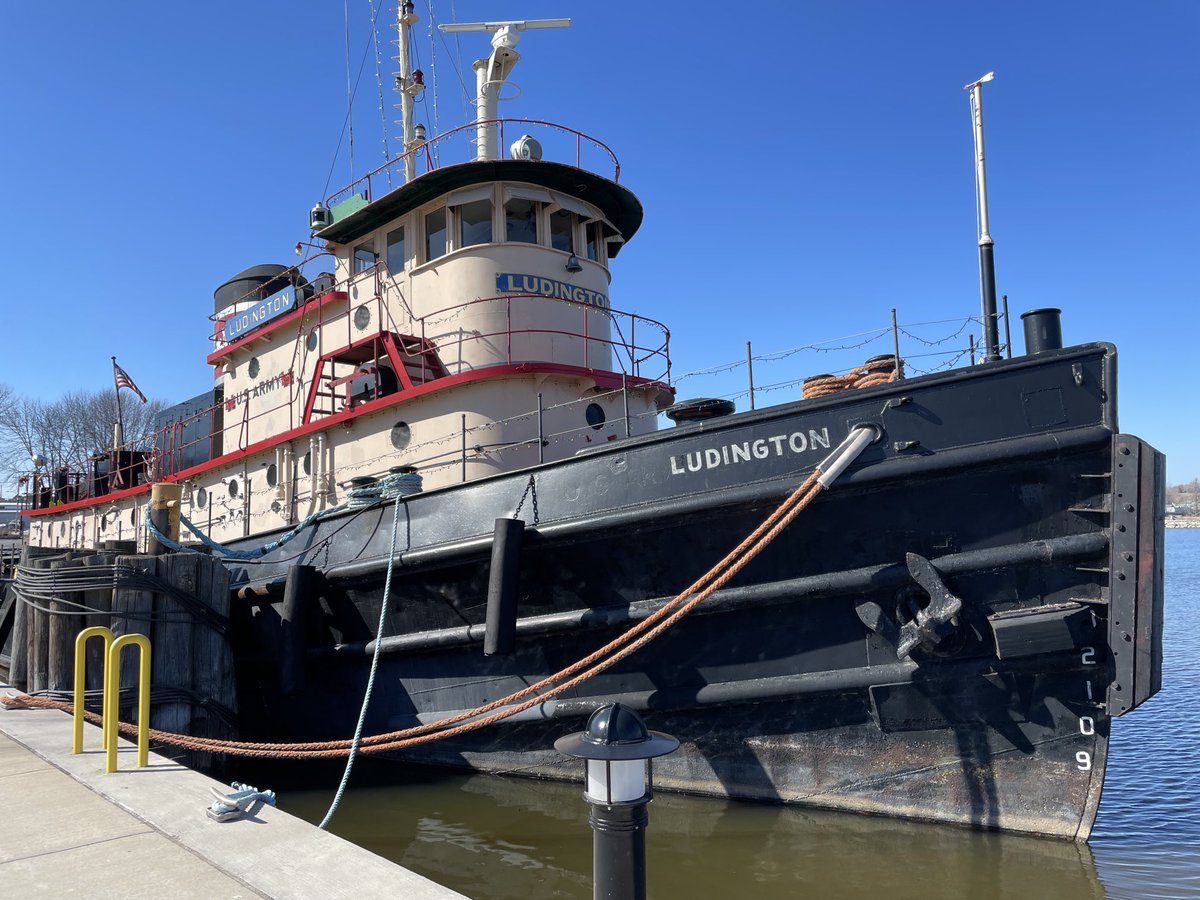 runswstilettos's tweet image. I love the way the historic tug #Ludington looks in the afternoon light. #boats #tugboats #maritimehistory #navalhistory #dday #normandy #WW2  #wisconsin #kewaunee #lakemichigan #greatlakes ⁦@TravelWI⁩ ⁦@LindseySlaterTV⁩ ⁦@Mark_Baden⁩ ⁦@StarboardRail⁩