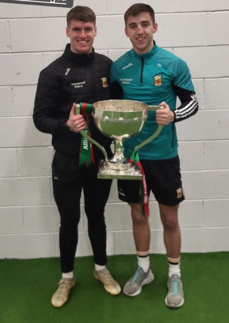 Garrymoregaa's tweet photo. Huge congrats to Enda Hession &amp; the @MayoGAA Senior Team on capturing the National League Division 1 Title yesterday! Congrats also to our S&amp;C Coach David Hughes who was involved in the backroom team. 🟢🔴🏆🏆 https://t.co/nAuszlEjJU