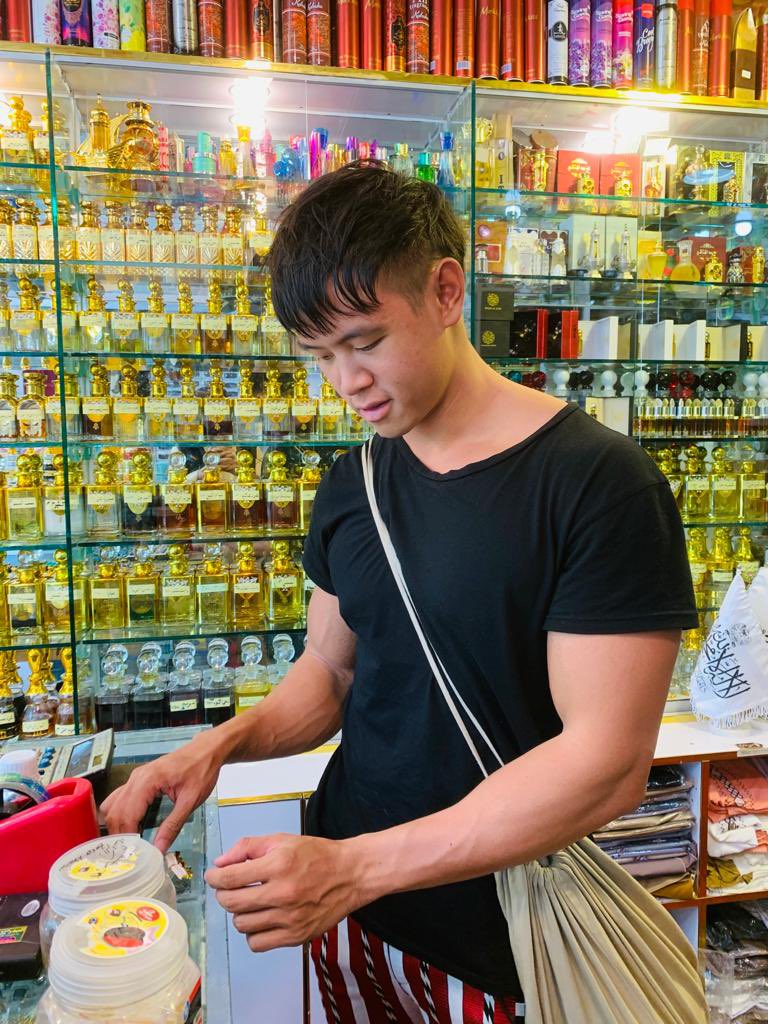 ALBADARPERFUME's tweet photo. We have had a guest from malysia here at AL-BADAR Kabul branch ، the guy felt amazing after attending AlBADAR & was extremely surprised by manners & item prices
#kabul #Albadar
#Taliban #IEA https://t.co/UeUwmMoolm