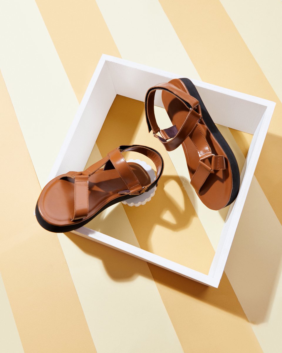eleventh_space's tweet photo. Put your best foot forward this week with these stylish slippers from @withlovezie 😍
.
.
Let us be your brand's personal paparazzi. We promise to make your products look like the stars they are!
⭐📸
#productphotography #advertising #womenslippers  #accra #ghana https://t.co/ChCAiDO0qG