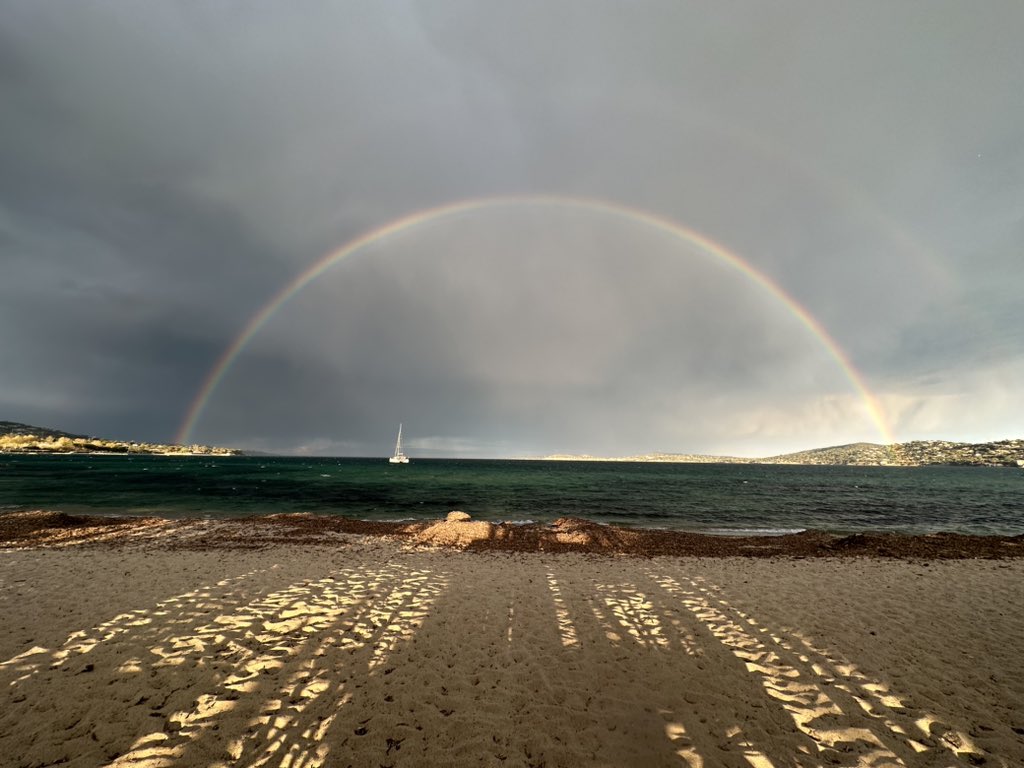 chris_can67's tweet photo. After the heat came thunder and rain - and then came this… 🌈 #nofilterneeded https://t.co/aWTQyT2KXU