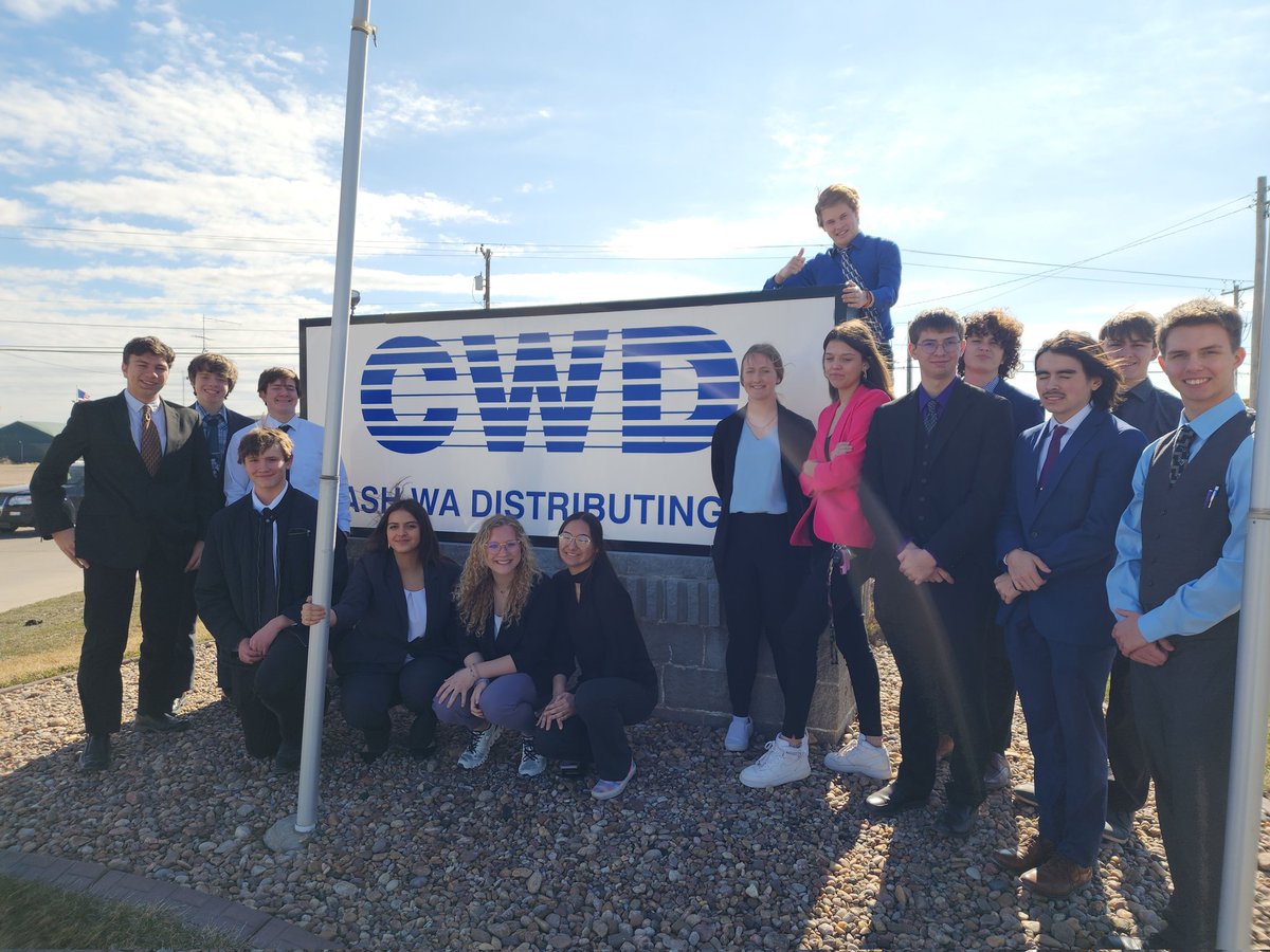 RenaeNoble's tweet image. Chadron FBLA had an awesome big business tour at Cashwa Distributing. 25 million cases shipped a year! Wow! Also learned how Cashwa trains for drivers! @chadron_fbla @NebraskaFBLA @ChadronHS