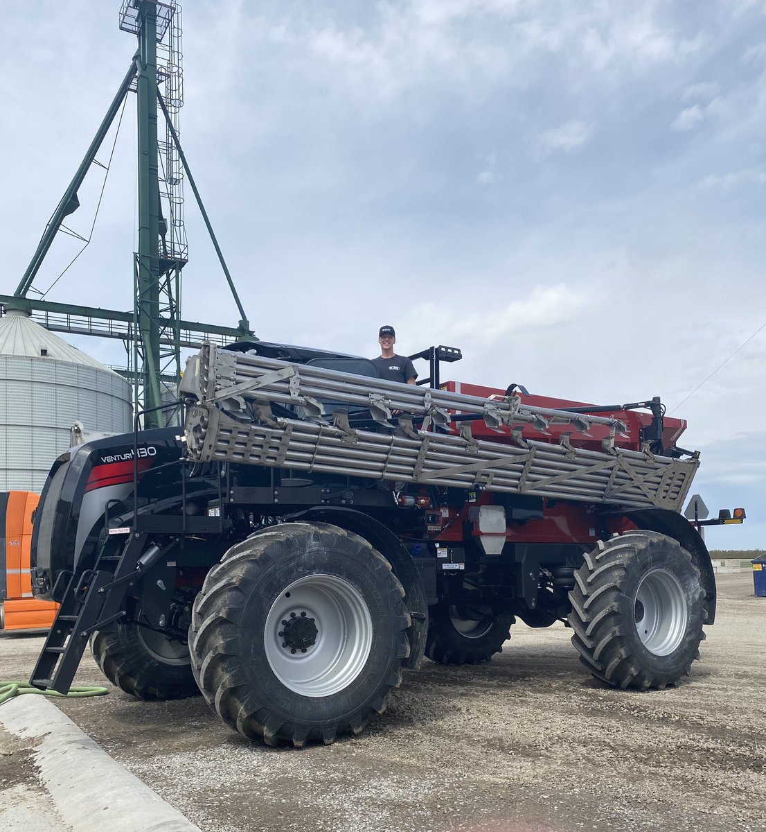 Courtney_Coxs96's tweet photo. Coming to a field near you 👀. Newest machine added to the Pain Court fleet #plant23 @decooman_kirk @GreenLea_Ag @SylviteAg https://t.co/FwSTz8ktwr