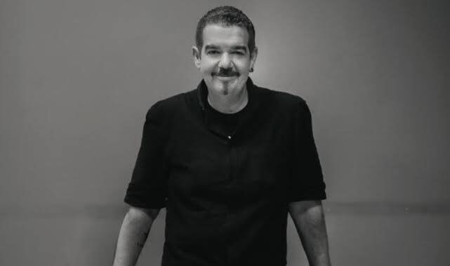 avazavaz's tweet photo. Türkiye müzik sektörünün önemli isimlerinden müzik yazarı Tolga Akyıldız’ı kaybetmenin derin üzüntüsünü yaşıyoruz.

Hepimizin başı sağolsun. Işıklar içinde uyu Tolga… https://t.co/eDi6aCrGCJ