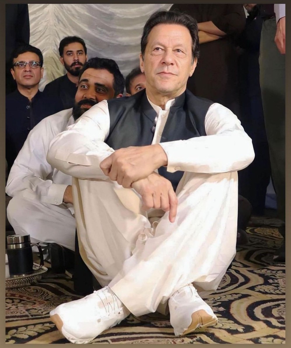 کپتان زمان پارک میں کارکنان کے درمیان۔۔۔۔۔