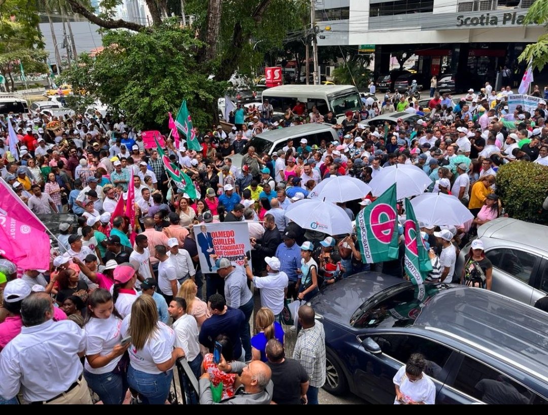 TAAlexander25's tweet photo. Se dio el dia, se siente, huele a Presidente, ya se huele la Victoria, se postulo el futuro Pres. Se dio el dia en que Panamá comienza a respirar aires de Cambio, aires de prosperidad social.
Somos el verdadero cambio con @romuloroux Presidente. @CaDemocratico
@Anagrosas https://t.co/YCarU4yyx5