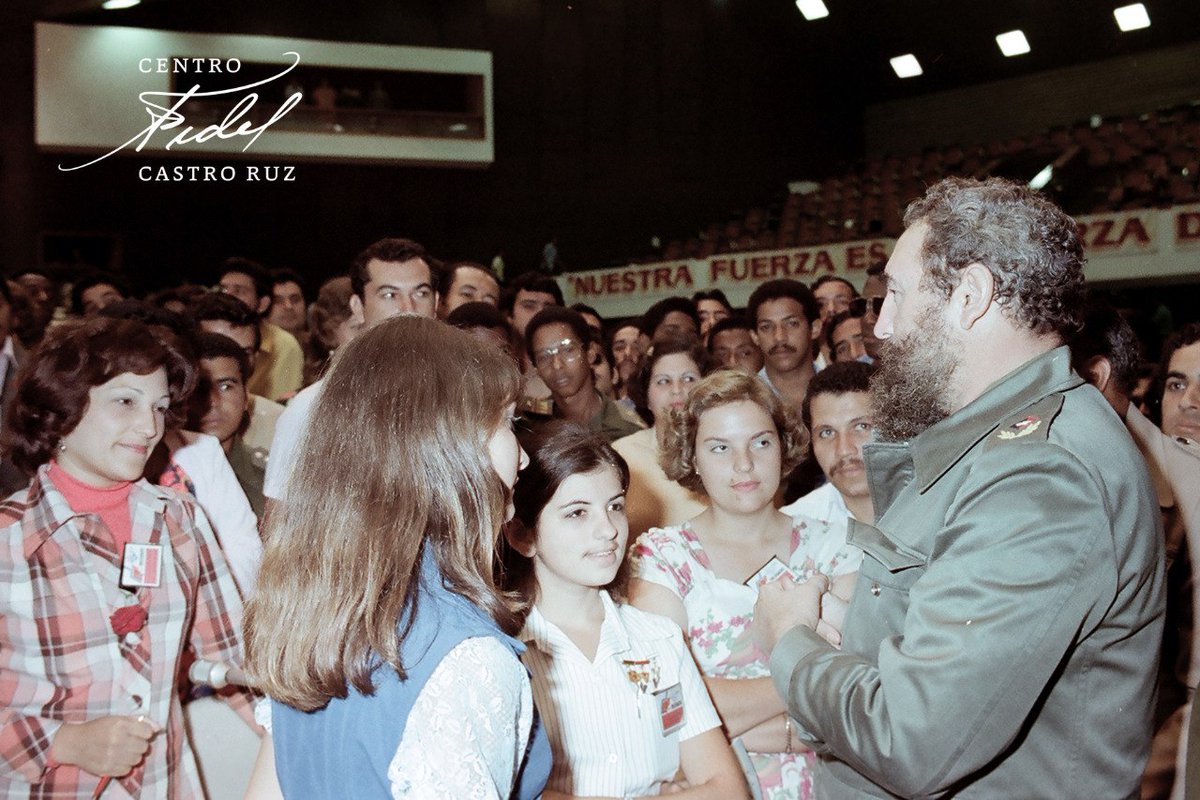#Fidel:"Hay que hacer de esta juventud lo que todos nosotros habríamos querido ser, lo que todos nosotros habríamos querido vivir con ustedes; hay que hacer de esta juventud, sencillamente, el porvenir". #ForjadoresDelFuturo #OPJM #UJC #FidelVive