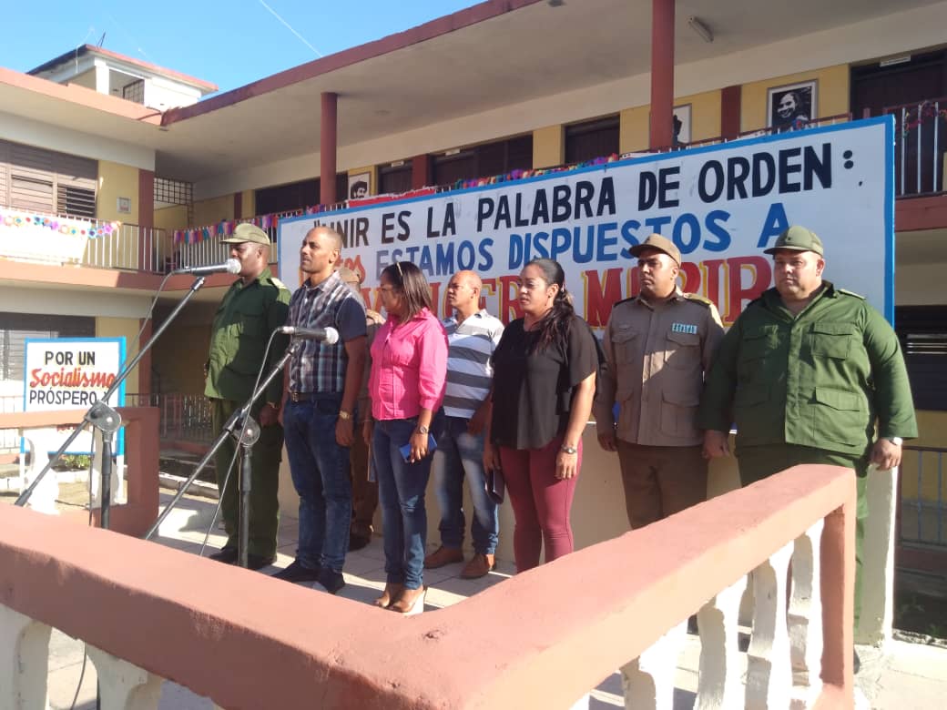 BrbaraGuerrera1's tweet photo. #ComoEnGirónVenceremos
#MiliciasDeTropasTerritorialesGuantánamo
Con la presencia del Presidente del Consejo de Defensa de #Guantánamo y de otros cuadros del PCC, el Gobierno y organismos, desarrollan Acto Político por el 62 Aniver. de las Milicias de Tropas  Territoriales. https://t.co/IIWGjvbHeB
