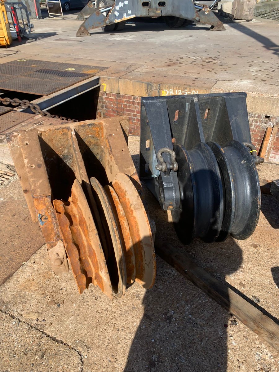 KaymacMarine's tweet photo. Seaham Lock gates are back up and running! Inspections identified the South gates chain sheaves were severely damaged and eroded. The repair method involved the removal of the old sheave, installing new ones, and then re-attaching the pull chains to the lock gates. #lockgates https://t.co/w7ifmGVf3P