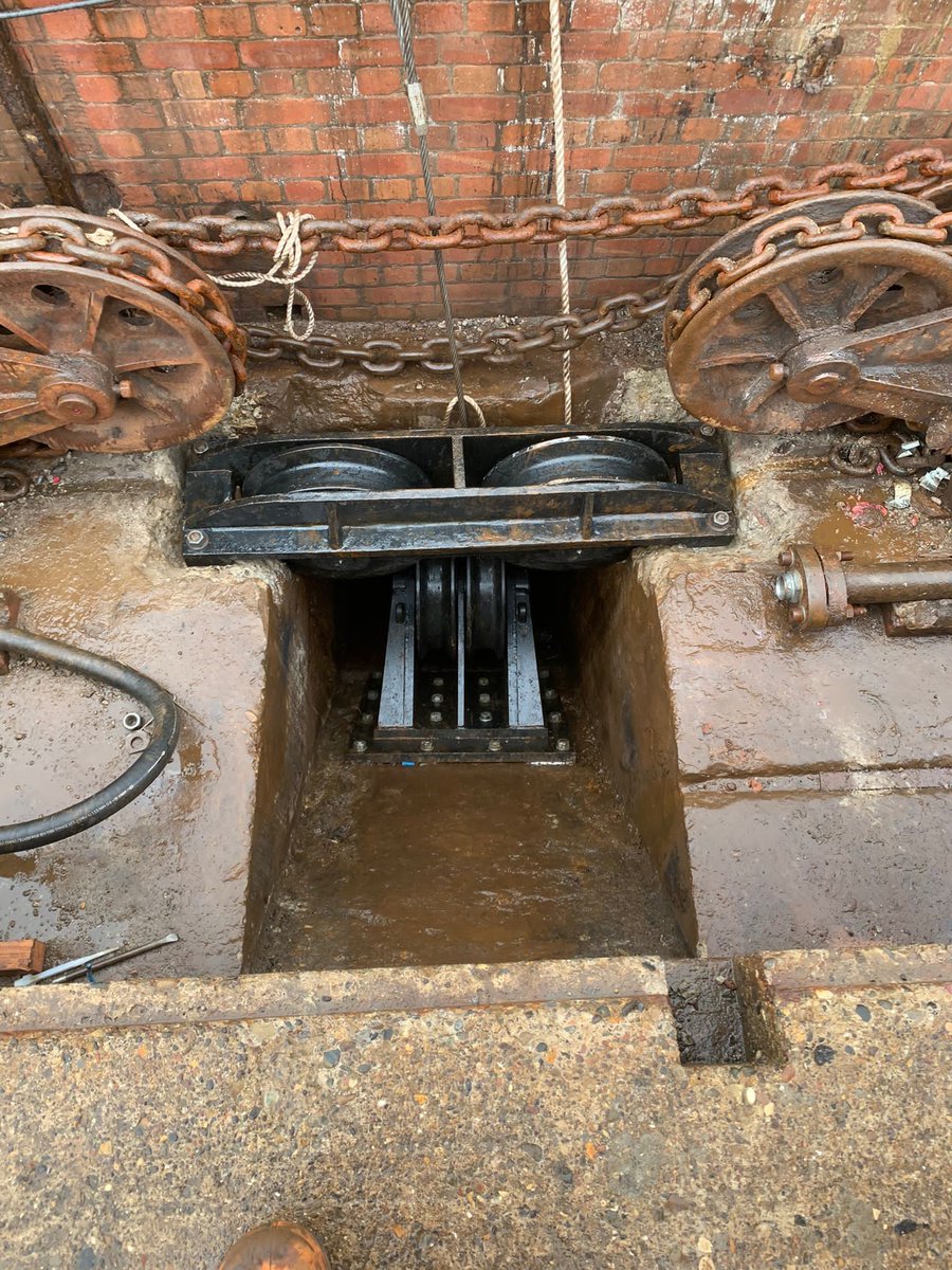 KaymacMarine's tweet photo. Seaham Lock gates are back up and running! Inspections identified the South gates chain sheaves were severely damaged and eroded. The repair method involved the removal of the old sheave, installing new ones, and then re-attaching the pull chains to the lock gates. #lockgates https://t.co/w7ifmGVf3P