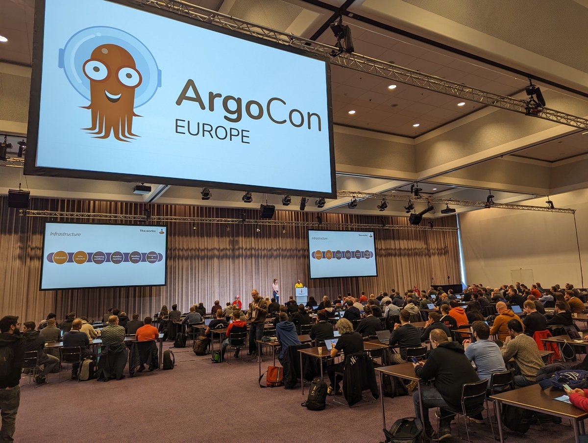 #argoproj #argoworkflows track at #argoconEU is full! 
<a href="/Rabobank/">Rabobank</a>  and <a href="/FikaWorks/">FikaWorks</a> talking about #cloudnative banking with Argo workflows