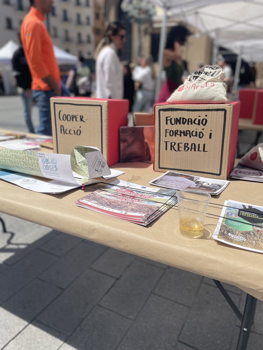 la_teulada's tweet photo. FESCT 🎊
Dissabte vam participar a la #FESCT23 i vam omplir la plaça Corsini d'alegria i ganes de fer créixer l'#EconomiaSocialiSolidària.
Gràcies a la organització i també a totes persones que vau acostar-vos per conèixer, sumar i compartir una estona juntes.
#ESS https://t.co/qcwZiCUmYU