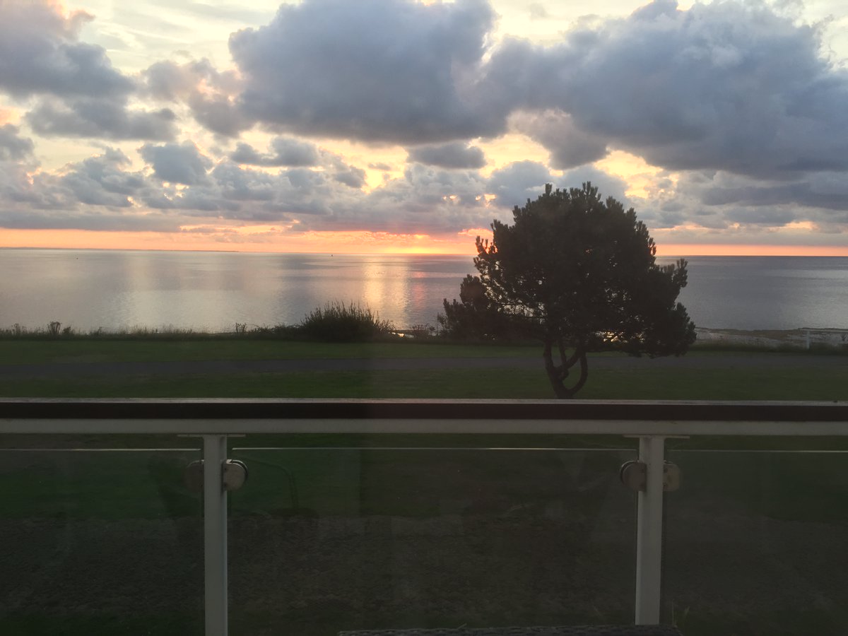 PMOsborneWriter's tweet photo. Thank you @MatthewMCSmith & @blackboughpoems for @TopTweetTuesday
Here's my 25-word imagistic poem - #PathwaytotheStars
Photo - the sea - at IOW but the sea anywhere in the world is my favourite place.
#poetrycommunity
#afterlife
#rebirth
#poetrylovers
#Egyptian https://t.co/vctCetwOWO