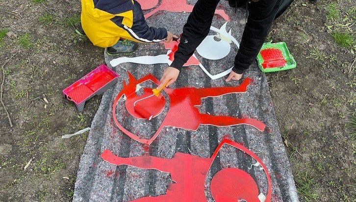 augenblickmal23's tweet photo. Heute werfen wir ein Auge auf die Gestaltung unseres Festivalzentrums im Theater Strahl Ostkreuz. Auch in diesem Jahr übernimmt dies Szenographin Stephanie Zurstegge. Wir haben ihr ein bisschen über die Schulter geschaut. Das Ergebnis seht ihr schon ab Freitag in den Häusern! https://t.co/rpv452hr03