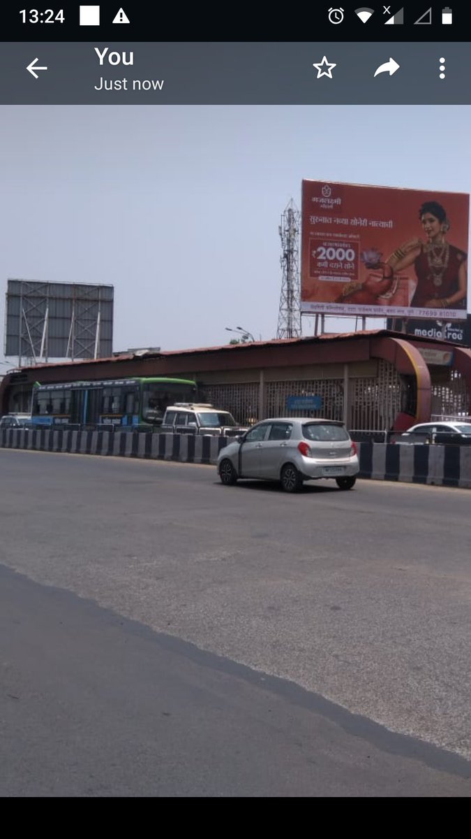 kishor_munot's tweet image. मंगळवारी नगररस्ता येथे दुपारी १२:३० वाजता एसटी बसने विरुद्ध बाजूने #BRT मध्ये प्रवेश केला त्यानंतर जागरूक नागरिक, पीएमपी ची मनपा भवन ची बस सुद्धा त्यामागे घुसली आणि समोरून नियम पाळणाऱ्या बस ला ह्यांनी बाहेरून जाण्यास भाग पाडले. #pmpml
@PMPMLPune @msrtcofficial
@PuneCityTraffic