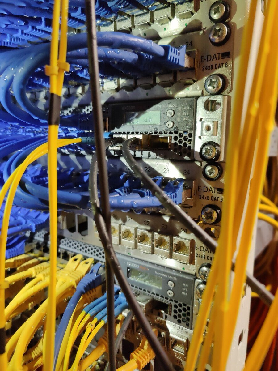 Selfnet_eV's tweet image. Unfortunately some of our switches in the Heilmannstraße 4 dormitory have been impacted by  a broken water pipe.
We are working on restoring all connections and will keep you updated through our status page: 
selfnet-status.de/incidents/83

^ab