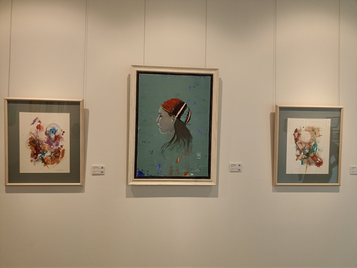 HibiscusVanilla's tweet photo. support local art talents

#alenamurang
#artexhibition https://t.co/9w3LMfcrUa