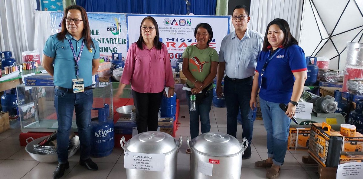 nagacitygov's tweet image. KABUHAYAN PARA SA NAGUEÑO 🧺 | 49 Nagueños received Livelihood Starter Kits via MISSION R.A.C.E, a project of DOLE in partnership City Govt of Naga through Metro Naga PESO. The awarding was held on Apr 18, 2023 at the People's Hall.

#DOLE #LivelihoodProject #NagaNa