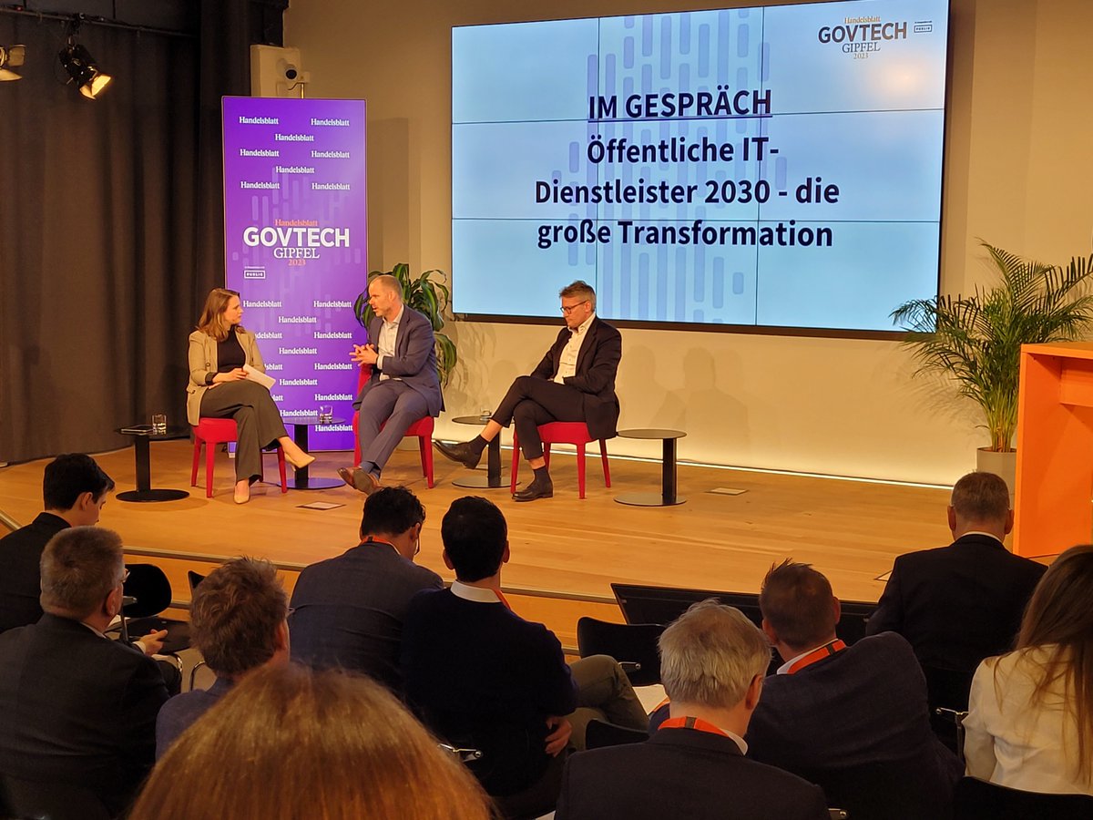 GovGipfel's tweet image. &quot;Es ist Zeit für einen Wake-Up-Call: es braucht regulatorische Bedingungen, damit Verwaltungen Cloud-Services endlich nutzen können!&quot; - so Dr. Markus Schmitz, CIO der @Bundesagentur im Gespräch mit Dr. Oliver Heider, Präsident @ITNRW. #GovTechGipfel #HBGovTech