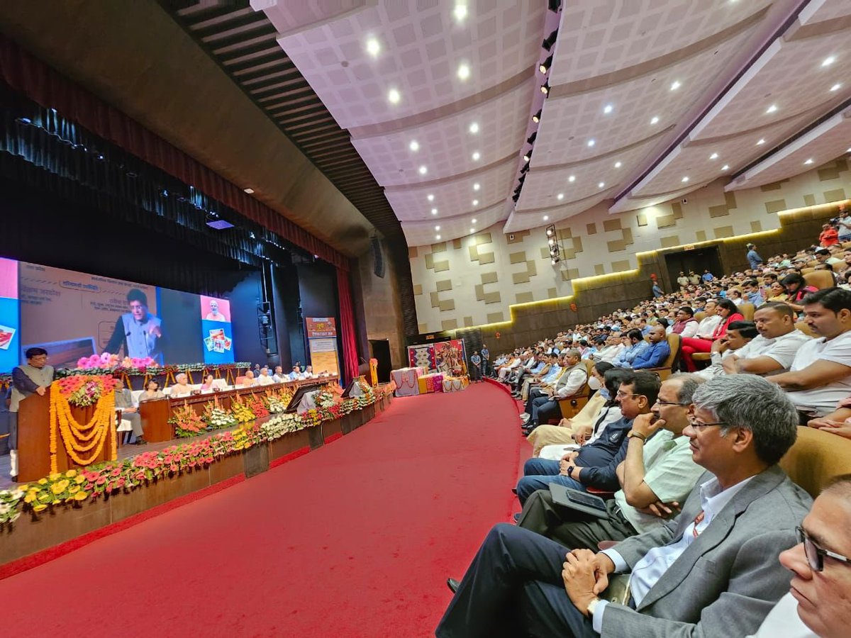 PiyushGoyal's tweet photo. आज लखनऊ में PM MITRA पार्क का शुभारंभ करने का सौभाग्य मिला।

PM @NarendraModi जी के मार्गदर्शन व CM @mYogiAdityanath जी के नेतृत्व में उत्तर प्रदेश में बनने जा रहा #PragatiKaPMMitra पार्क यह संकेत देता है कि राज्य, भारत की विकास यात्रा में बड़ी भूमिका निभा रहा है। https://t.co/flnaGhmYKv