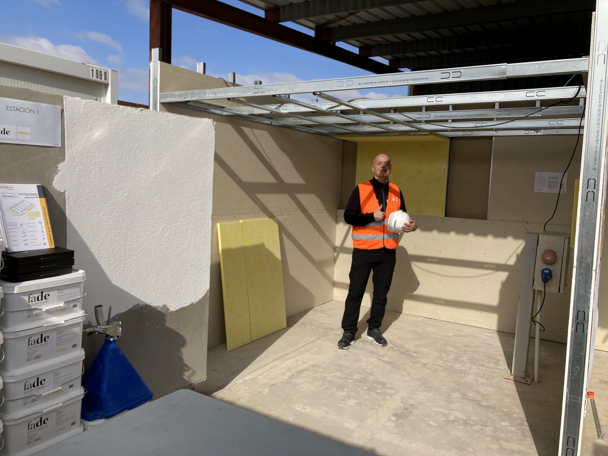 JNegreira_dB's tweet photo. 👷Tras meses de preparativos, hoy comienza en #Zaragoza la "Jornada Técnica de Instaladores" organizada por @Ecophon.
📐Presentaremos novedades y aprenderemos a instalar algunas de las soluciones acústicas de nuestras marcas #Ecophon, #fade, #Clipso y #Gabelex.
🗣️¡A disfrutar! https://t.co/Me00YASkZM