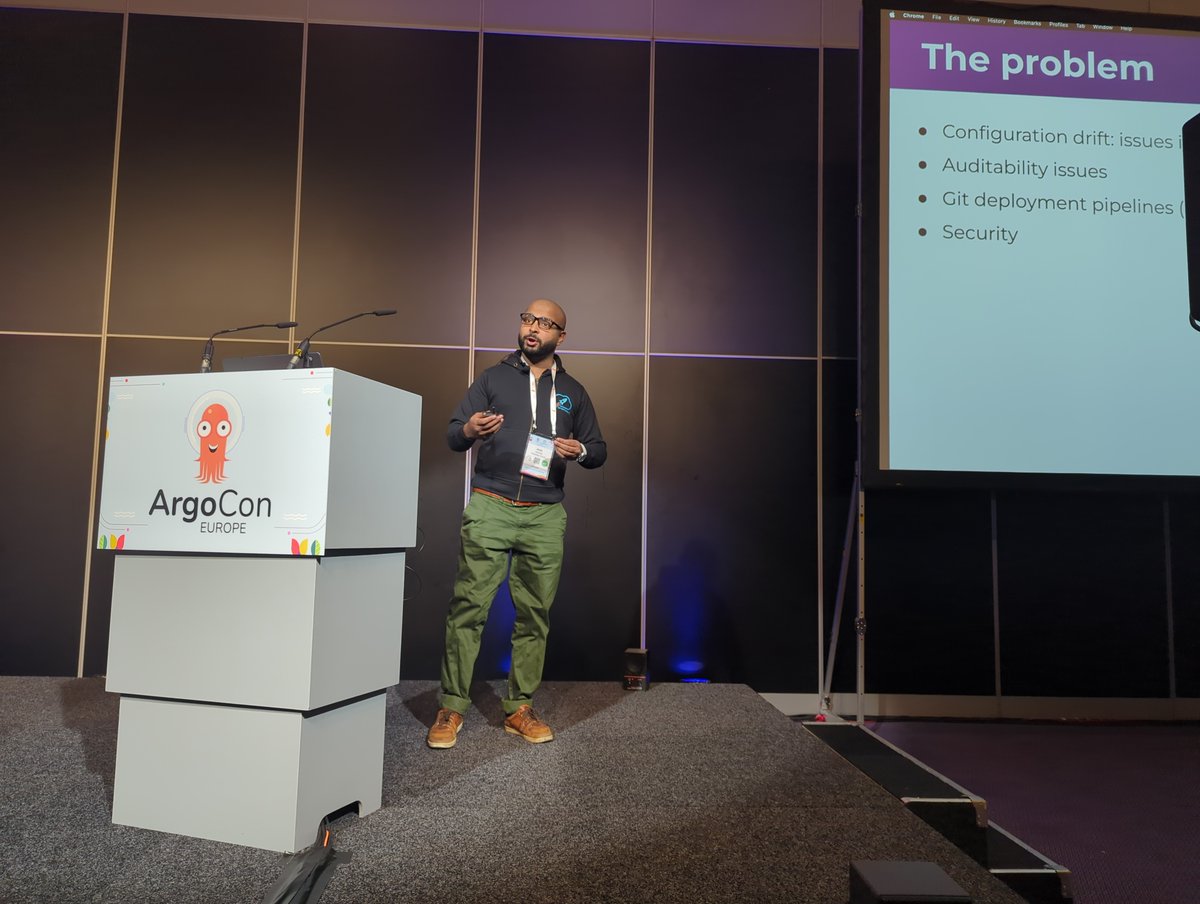 Amit Dsouza talking about how ApplicationSets are an amazing thing! #ArgoCon