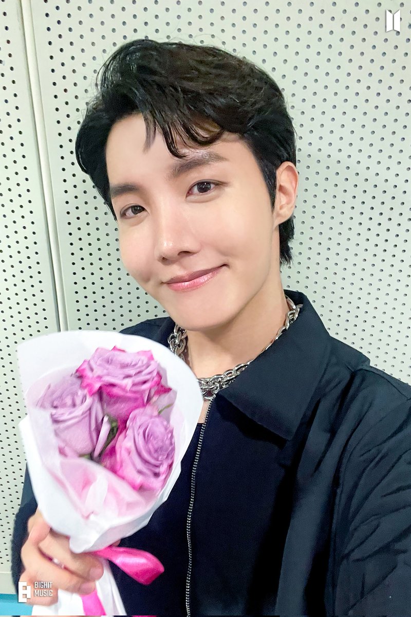 choeunyoung4's tweet photo. 18 April 2023 

Selamat bertugas Kak Hobi! 💕
I will waiting for you kak 😊
Sampai ketemu di 2024! 💜
#JHOPE #JhopeWeLoveYou https://t.co/EGYFPdfzgt