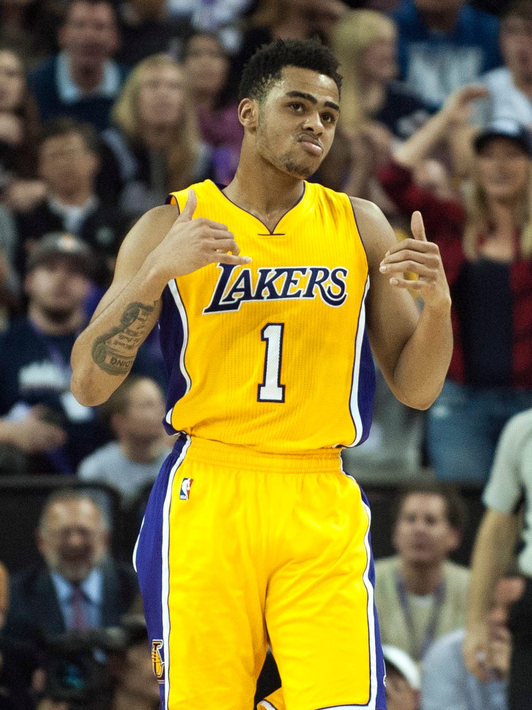 Mínimo de veterano on Twitter "D'Angelo Russell, que llegó en traspaso