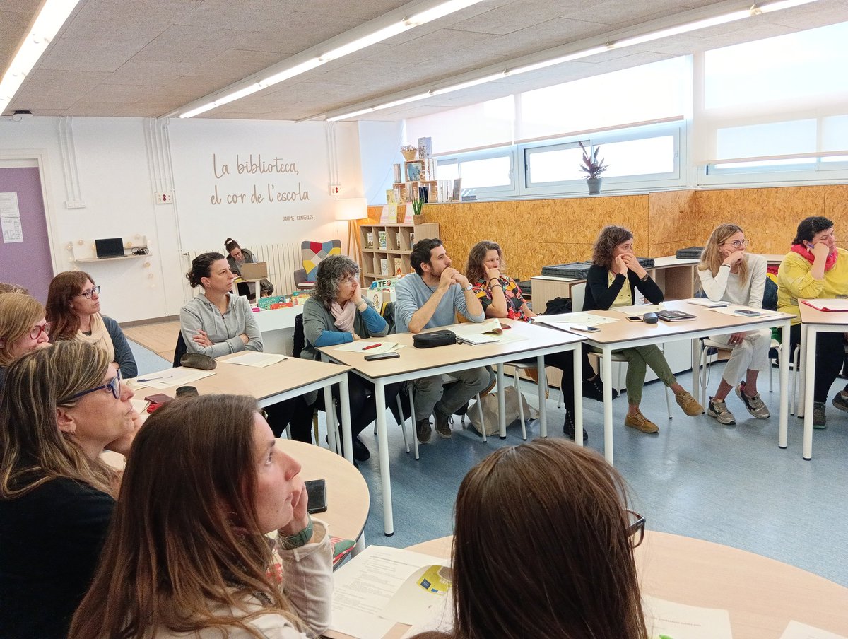Comencem la 2a sessió de transferècia intercentres projecte 21 del Microconsorci biblioteca escolar Puntedu Erasmus CETE+ a l'<a href="/EscolaAABLloret/">Angels Alemany</a>. <a href="/EplusCatEdu/">Unitat Programes Internacionals Catalunya</a> <a href="/angelsalemanyb1/">angelsalemanybiblioteca</a> #CETE #MCpuntedu