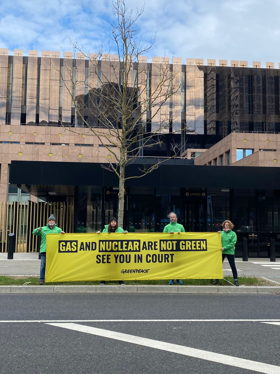 HAPPENING NOW: 8 Greenpeace organisations filed a lawsuit at the European Court of Justice against the @EU_Commission to end gas and nuclear greenwashing. It is time to fight the fake green label in court! #EUTaxonomy #StopFakeGreen #NotMyTaxonomy