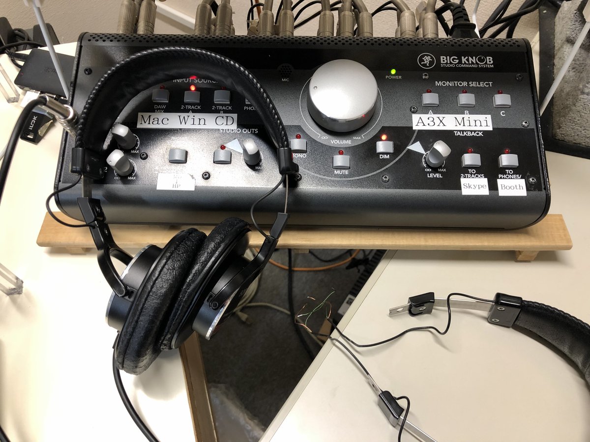 asahi_seisaku's tweet photo. #スタジオ と呼ばれる所にはほとんどあるこの #ヘッドフォン 🎧
実は #交換パーツ が売られています！

最初の写真の部分が断線してしまったので #修理 しました🧑‍🔧
他の部分も年季が入ってきているので😅少しずつ交換していって末永く使っていきたいと思います📆

 #SDGs #SONY #MDR_CD900ST #repair https://t.co/xOaiFPzSm3