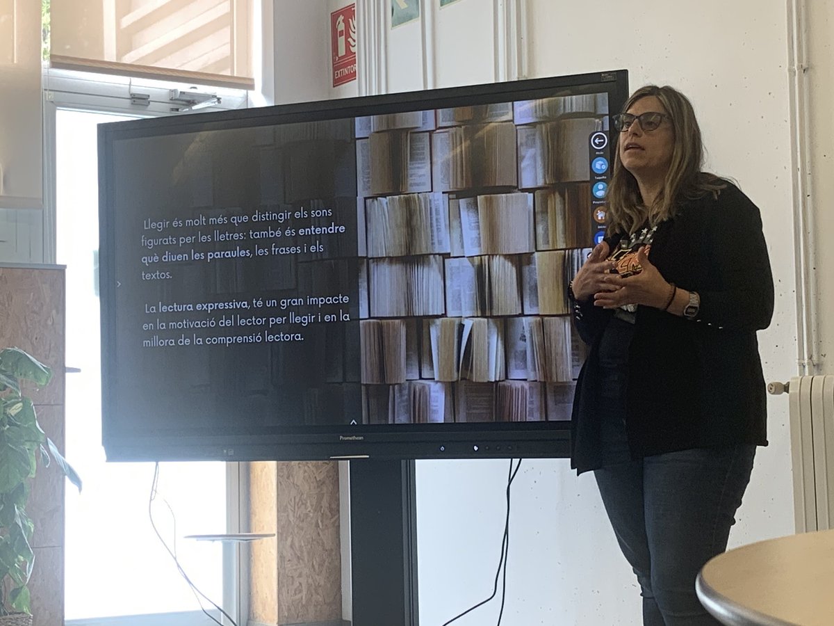 La Laura ens explica la seva UD resultat de la mobilitat a l’IC3 Mòdena a la 2ª jornada de Transferència @puntedu <a href="/angelsalemanyb1/">angelsalemanybiblioteca</a> <a href="/EscolaAnnexa/">Escola Annexa</a> <a href="/EUErasmusPlus/">Erasmus+</a> <a href="/sepiegob/">SEPIE</a>