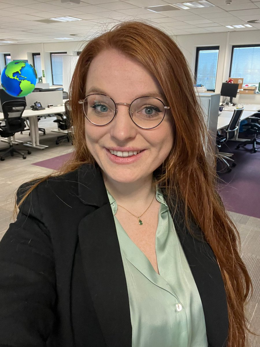 VievNL's tweet photo. Any streamers want to share a selfie on Stream and at work? I’ll go first! https://t.co/gakQ1qqURU
