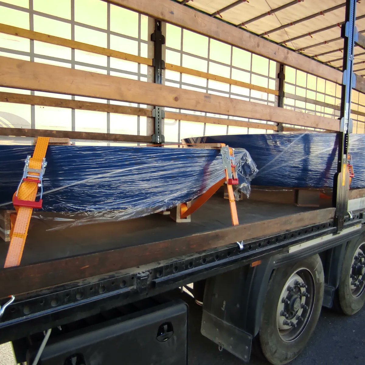 EbantechOficial's tweet image. Primera carga de la nueva escultura que estamos realizando en Solid Surface 🚚

#ebantech #escultura #estatua #solidsurface #statue #sculpture #carga #montaje #trailer