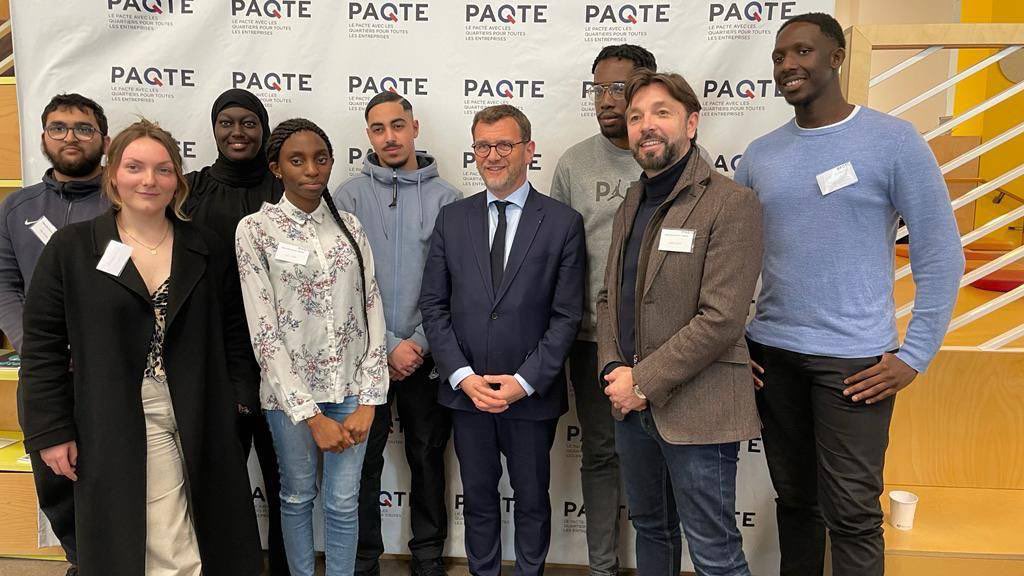 Cérémonie annuelle du PaQte, aux côtés des acteurs engagés pour l’emploi et les quartiers : sensibiliser, former, recruter les pépites de demain.

🙏 Nos quartiers ont du talent, merci aux entreprises du #PaQte de les révéler !