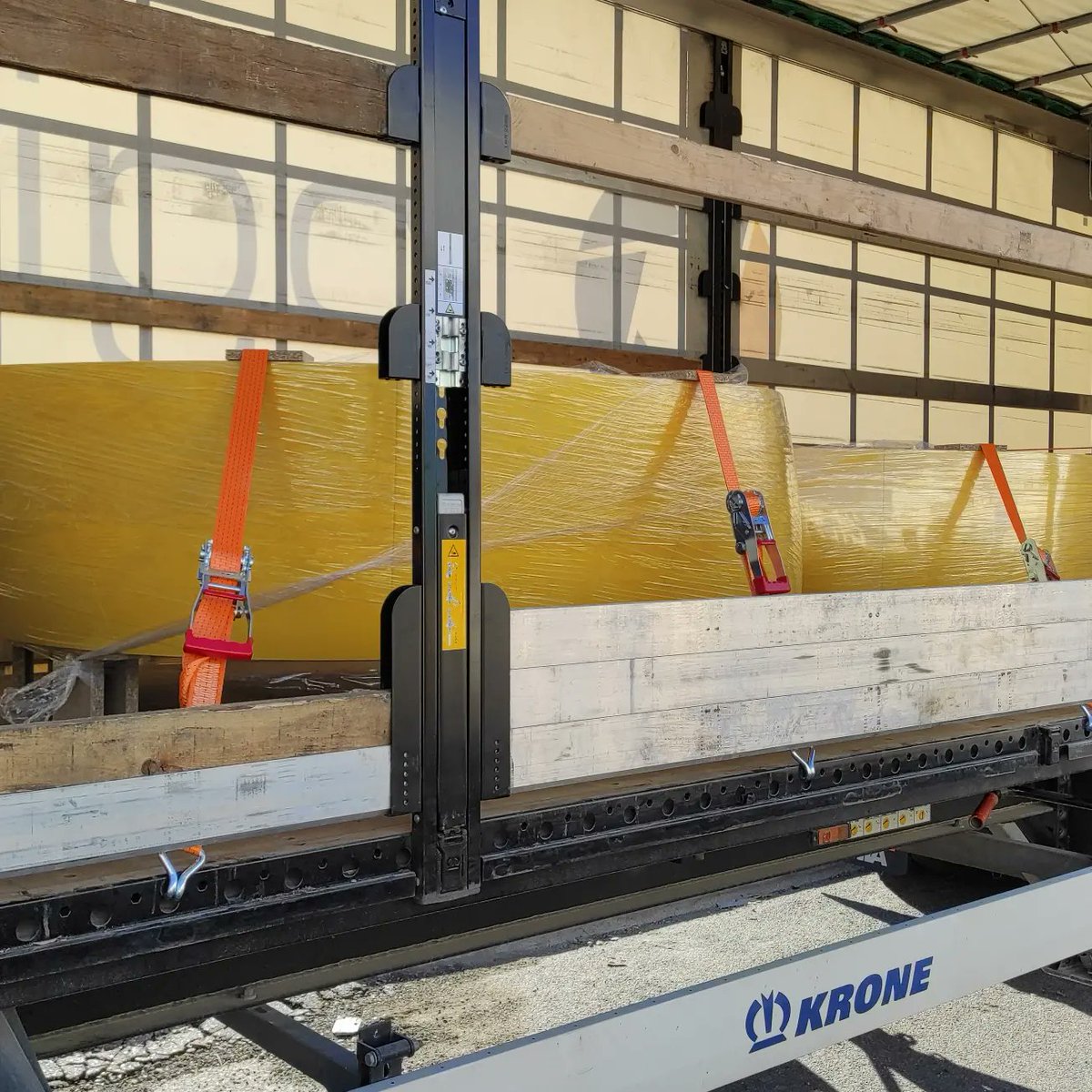 EbantechOficial's tweet image. Primera carga de la nueva escultura que estamos realizando en Solid Surface 🚚

#ebantech #escultura #estatua #solidsurface #statue #sculpture #carga #montaje #trailer